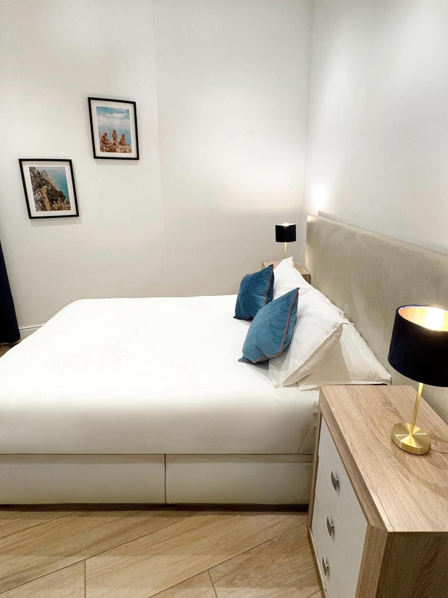 Modern City Centre Two Bedroom Windsor Apartment - Grand Central House Gibraltar Zewnętrze zdjęcie